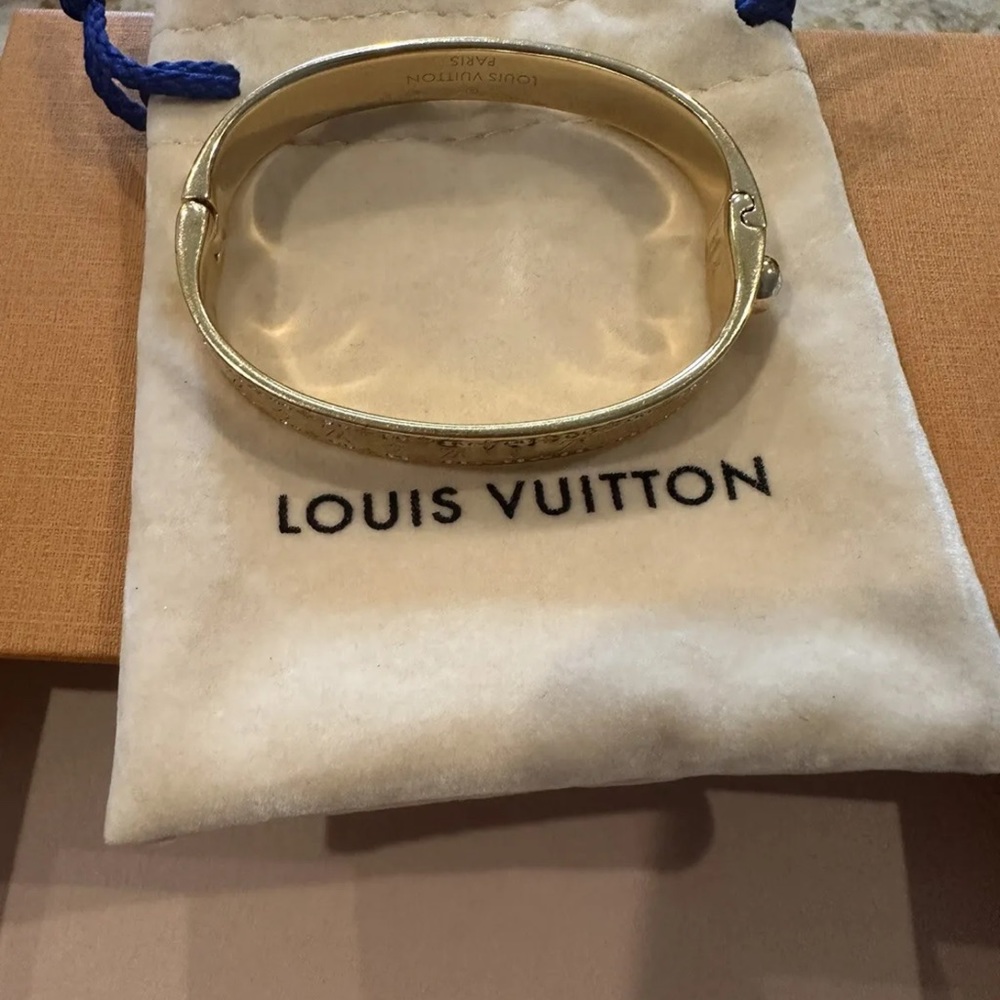 Louis Vuitton Nanogram Bangle. Used. In good condition. dust-bag & box included - Picture 4 of 8